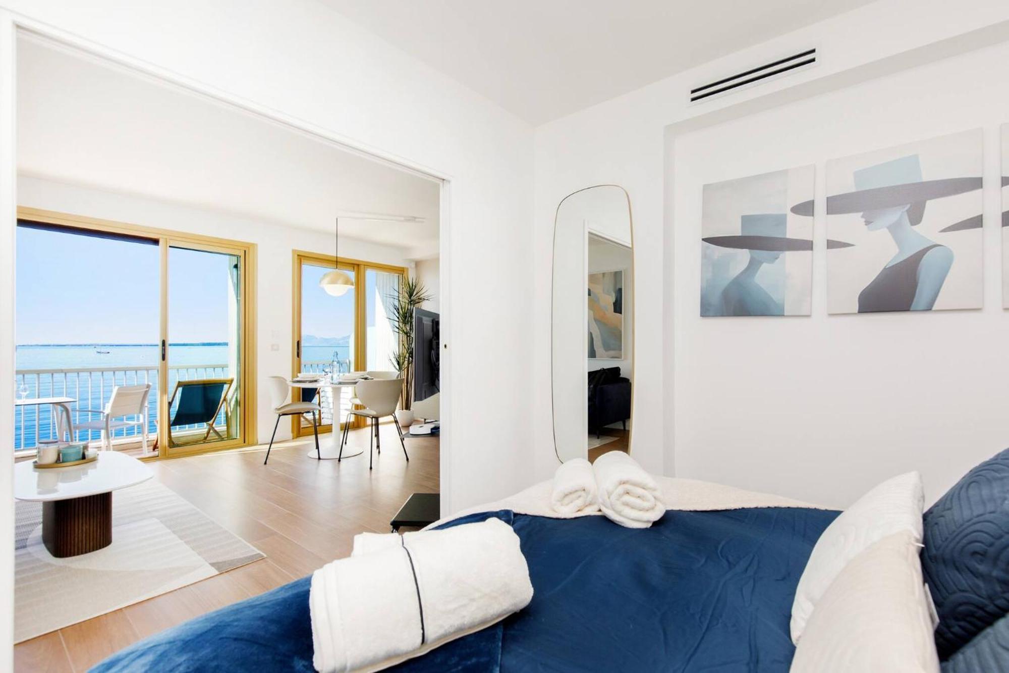 Apartment Les Pins Luxueuse Front De