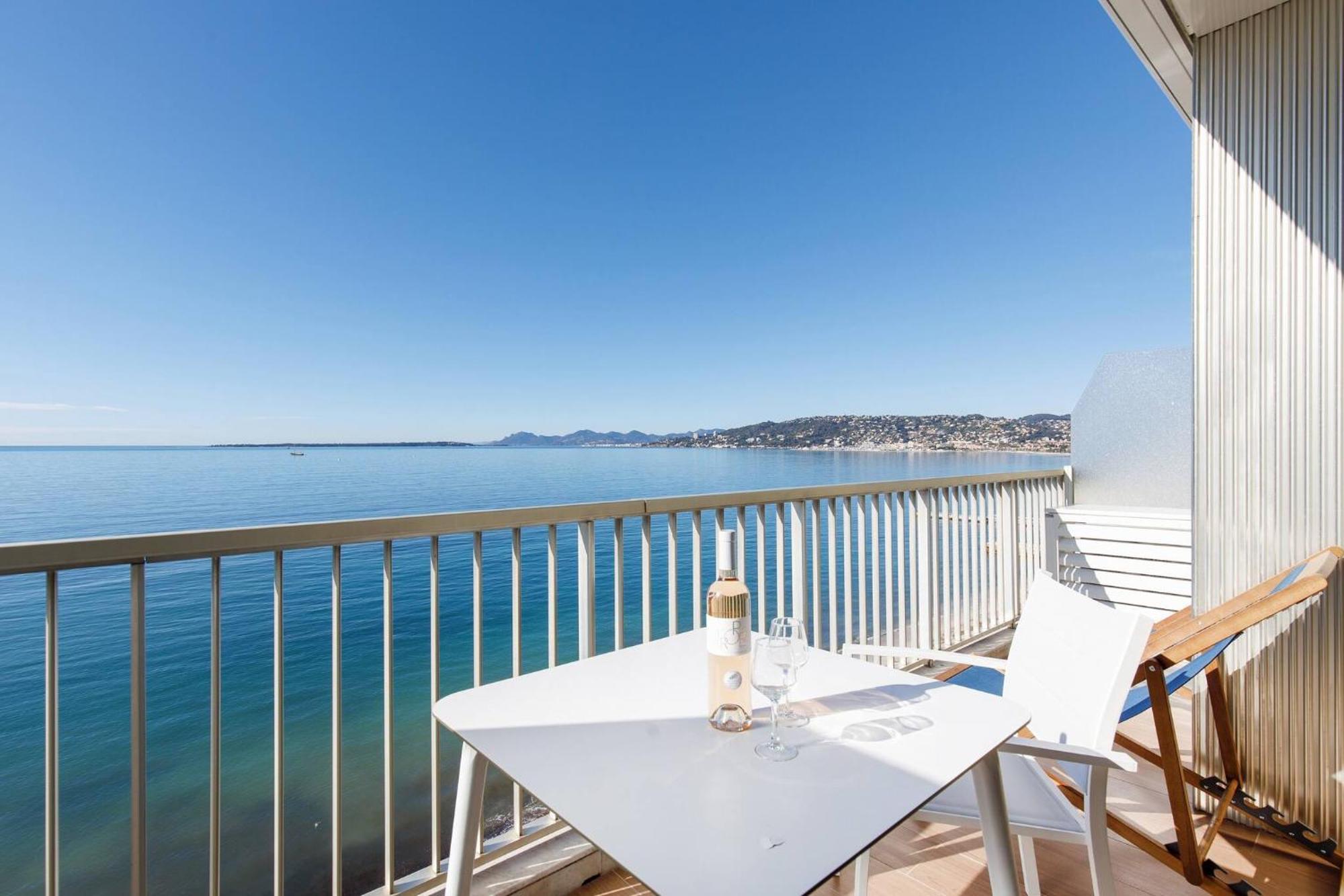 Les Pins Luxueuse Front De Apartment *